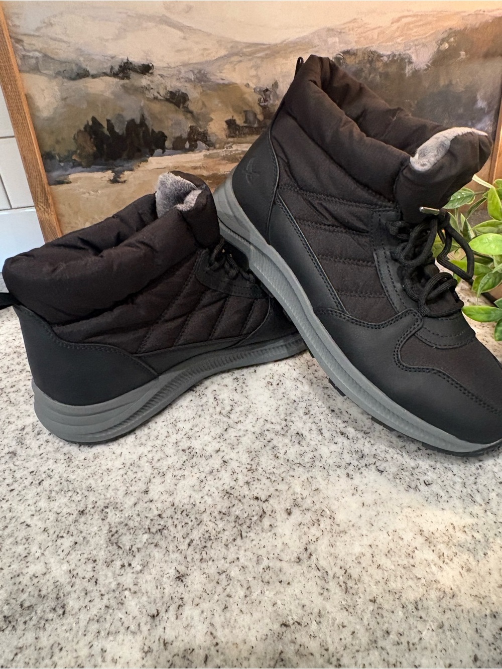 NEW Women's Eddie Bauer Balasana Winter Boot Black Quilted Faux Fur 11 M NWOB